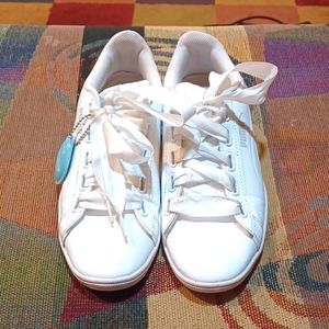 Women's Puma Tennis Shoes Size 9